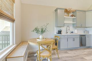 1 Mi to Galveston Beach, Seawall Renovated Home! - 4