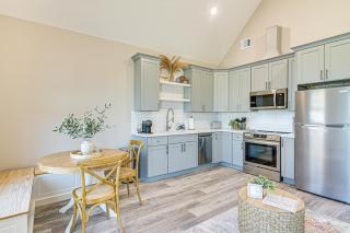 1 Mi to Galveston Beach, Seawall Renovated Home! - 3