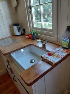 Harmony Hut Hot Tub 2 miles from beach,in rural setting Bude Cornwall - 1