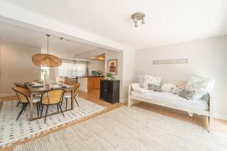 Tropical 4Bd Villa w Pool, Games & BBQ by Beach - 7