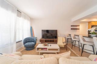 Tropical 4Bd Villa w Pool, Games & BBQ by Beach - 2