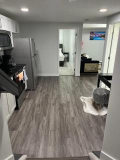 One bedroom private entrance suite - Edmonton - 6