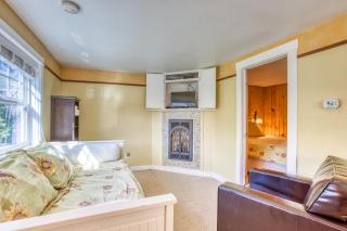 Hidden Villa Cottage #5 - The Sunflower Cottage - 6