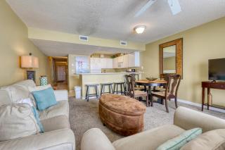 Pelican Beach Resort 1802 - 6