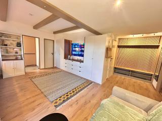 Appartement Wolke7 byTILLY - Im Skigebiet Gerlitzen auf 1500m Seehöhe - familienfreundliche 3 Zimmer Wohnung - Hallenbad im Haus - moderne Küche mit Vollausstattung - Balkon - traumhafte Aussicht über ganz Kärnten - himmlisch bequeme Boxspringbetten - 4