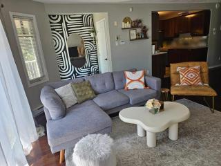 Boho Retreat 3BD Condo Close to Ottawa - 9