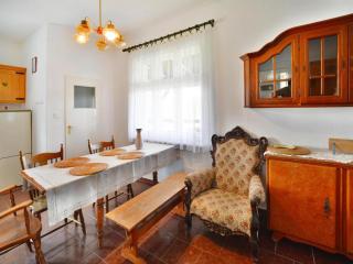 Holiday home with fireplace and private garden - 7