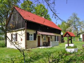Holiday home with fireplace and private garden - 8