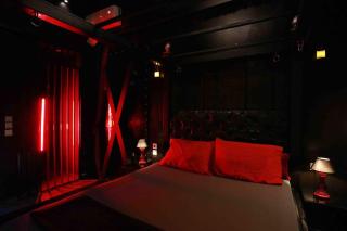Experience Room 102 - Castle De Paris - 3