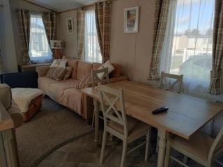 75 Orchard Mount, 3 bed luxury caravan Skirlington - 3