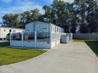 75 Orchard Mount, 3 bed luxury caravan Skirlington - 0