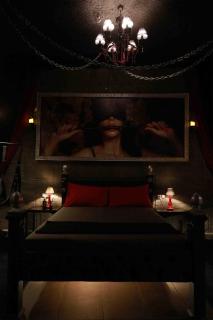 Experience Room 105 - Castle De Paris - 0