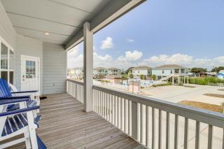 Walk to Water! Home with Pool Access in Rockport - 0