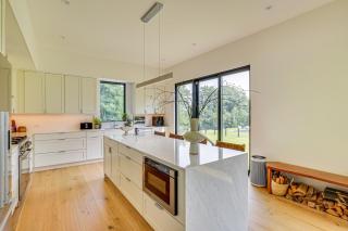 On-Site Sledding! Hudson Valley Winter Escape - 4