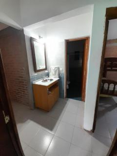 CASA EL GRINGO ubicada en Villa Parque Siquiman con vista al río tres habitaciones y capacidad para ocho personas - 6