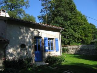 Charmant gîte lorrain avec poêle, jardin et terrasse, proche des sites historiques de Verdun - FR-1-585-4 - 0