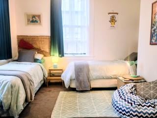 CROOKED MILE COTTAGE - BY THE SEA - family friendly - 2