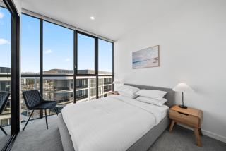 Apartment with Gym and Indoor Pool Access - 8