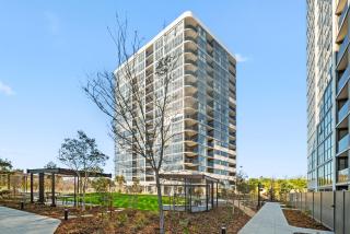Apartment with Gym and Indoor Pool Access - 3