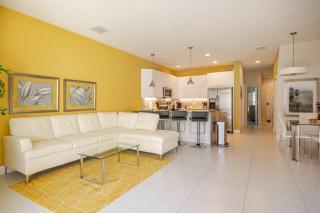 3-bedroom townhome with Private Pool & King Bed! Close to Disney! - 8