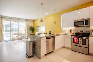 3-bedroom townhome with Private Pool & King Bed! Close to Disney! - 7