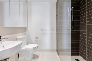 Stylish 2-Bed Apartment Near MCG - 7
