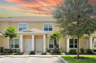 3-bedroom townhome with Private Pool & King Bed! Close to Disney! - 9