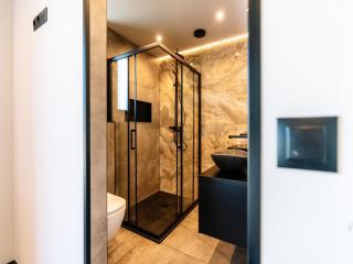 Stay with Private Pool & Hot Tub - 8