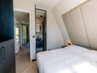 Stay with Private Pool & Hot Tub - 6