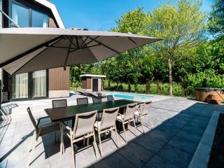 Stay with Private Pool & Hot Tub - 5