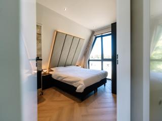 Stay with Private Pool & Hot Tub - 6