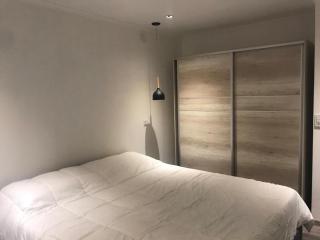 Casa quinta moderna, con pileta, parrilla, galería, 2 habitaciones, todos los servicios - 1