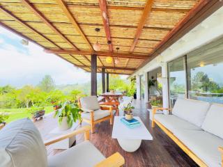 Un Pedacito de Santorini en el Lago Calima - 5