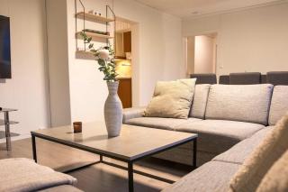 Stylish 2BR Stay in the Heart of Tromso - 8