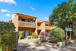 Torquay Beachfront Townhouse - 6