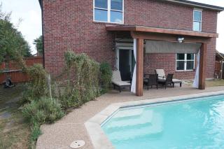 Luxury Living with Pool at 911 Blue Sky Drive - Arlington - 5
