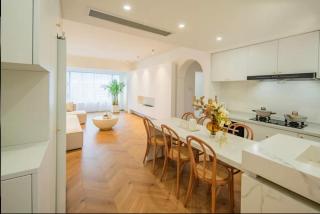 Shanghai Hills & Serendipity Family Homestay with 3 Bedrooms Near Line4&8 South Xizang Rd - Shanghai - 0