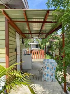 Olango Island - S&E-1 Tiny Guest House Fully Furnished with Washer, Wi-Fi, Netflix & King-size Bed - 9
