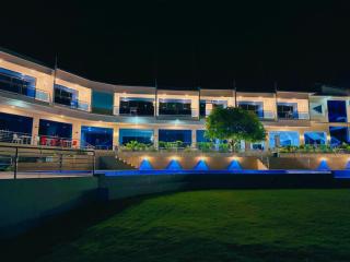 De Cairo's Mountain & Ocean View Resort - 9