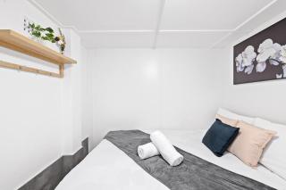 Perfect for Travelers - Detached Double Room - Shared Bathroom - 8