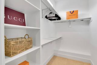 Luxury Oasis: Houston Rooftop Skyline - 1