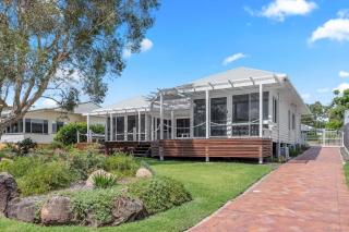Esplanade Ease - Absolute Beachfront in Hervey Bay - 8