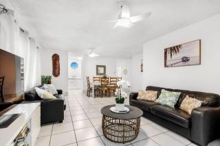 Bay Vista Beachfront Apartment - 8
