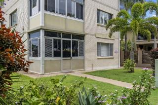 Bay Vista Beachfront Apartment - 1
