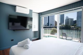 Riverfront Villa 8 Surfers Paradise with Pool - 0