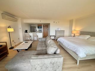 Ilikai Apt 302 - Newly Renovated Studio with Breathtaking Ocean & Harbor Views Modern Updates September 2025 - 6