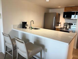 Ilikai Apt 302 - Newly Renovated Studio with Breathtaking Ocean & Harbor Views Modern Updates September 2025 - 2