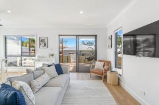 Bay Breeze Beachhouse - 1