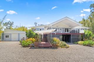 Riverfront Family Haven - 9