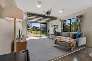 Papamoa Waves - Seaside Getaway - 3